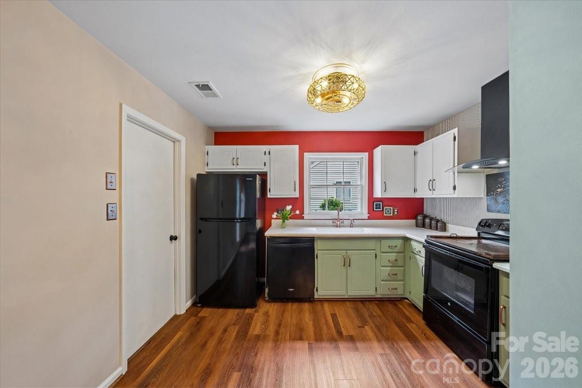 1005 Pinafore Drive — Charlotte