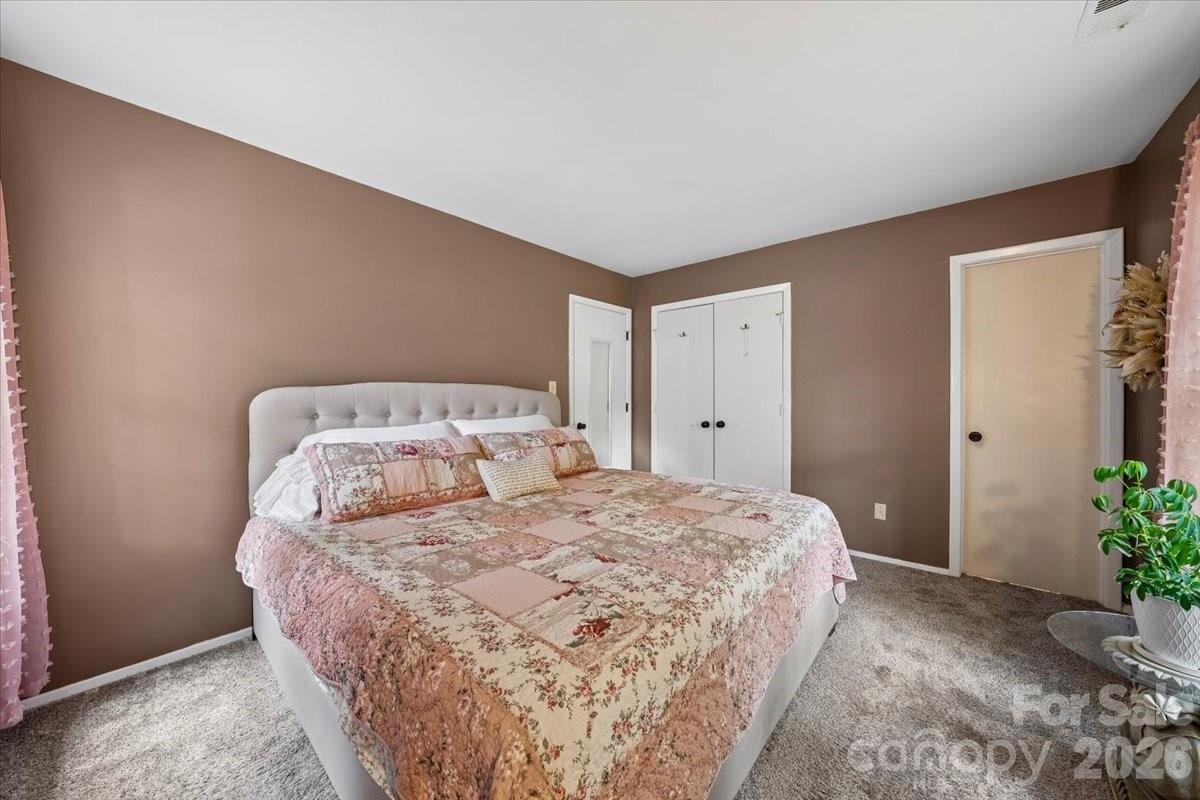 1005 Pinafore Drive — Charlotte