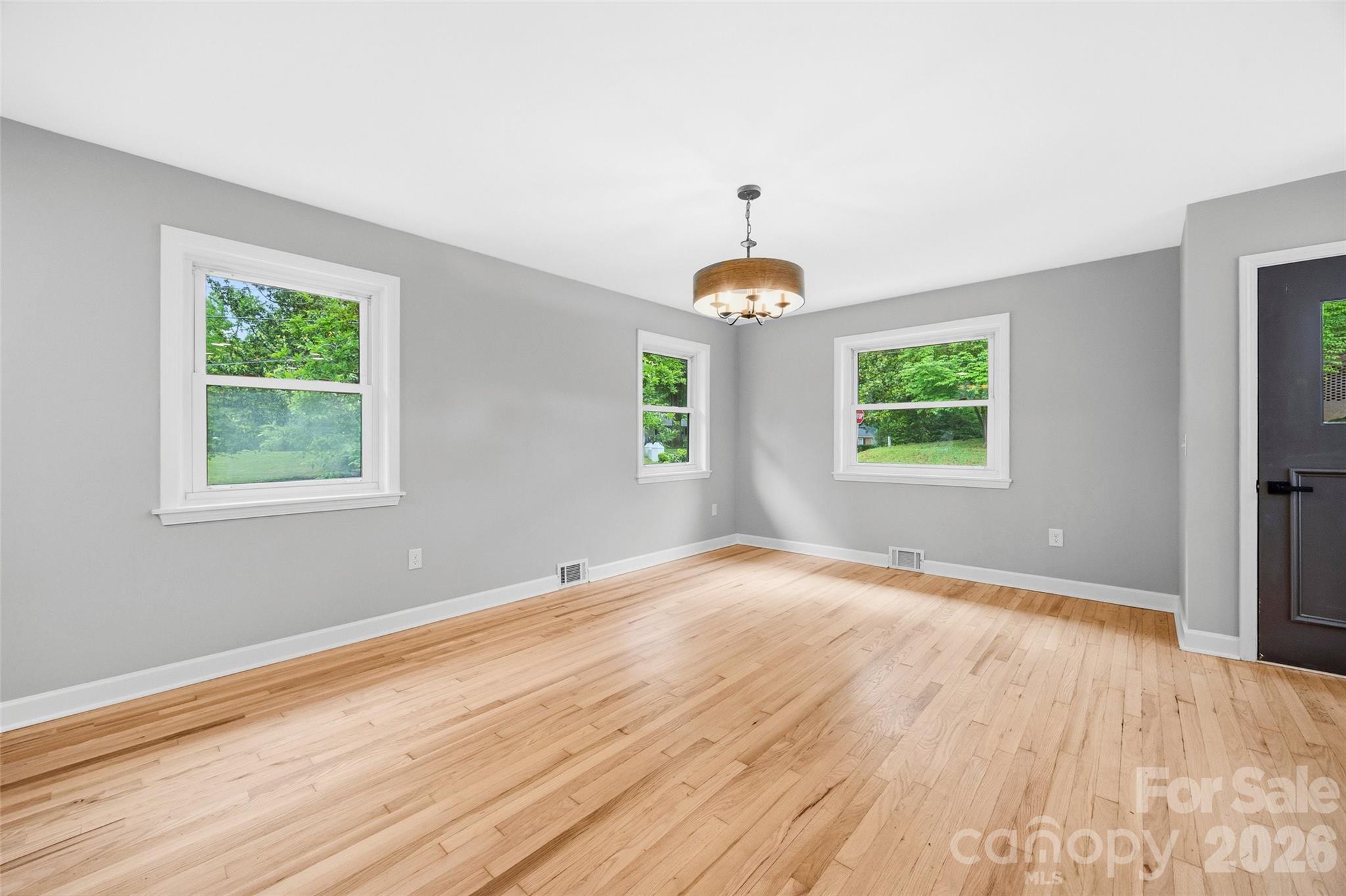 434 Sunnyside Drive SE — Concord