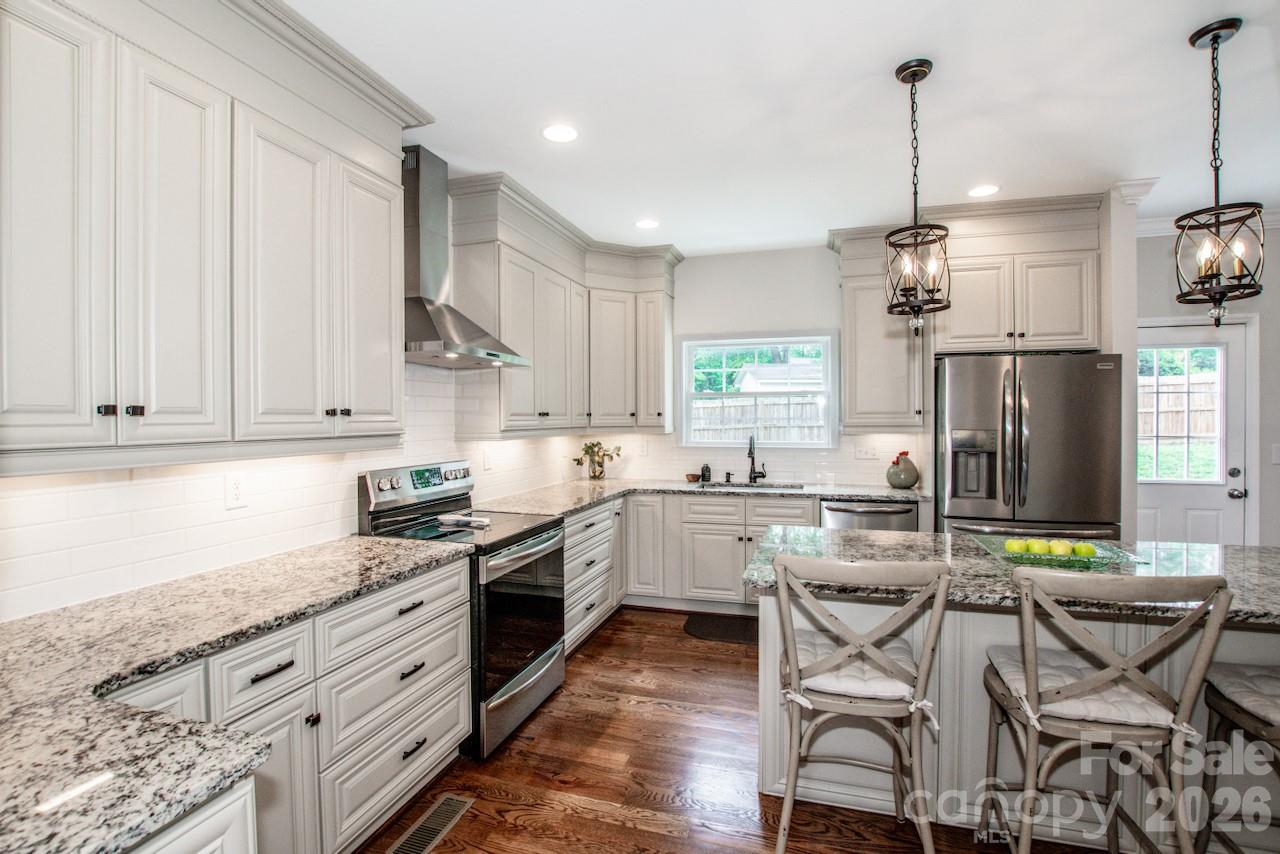 3211 Oakdale Road — Charlotte