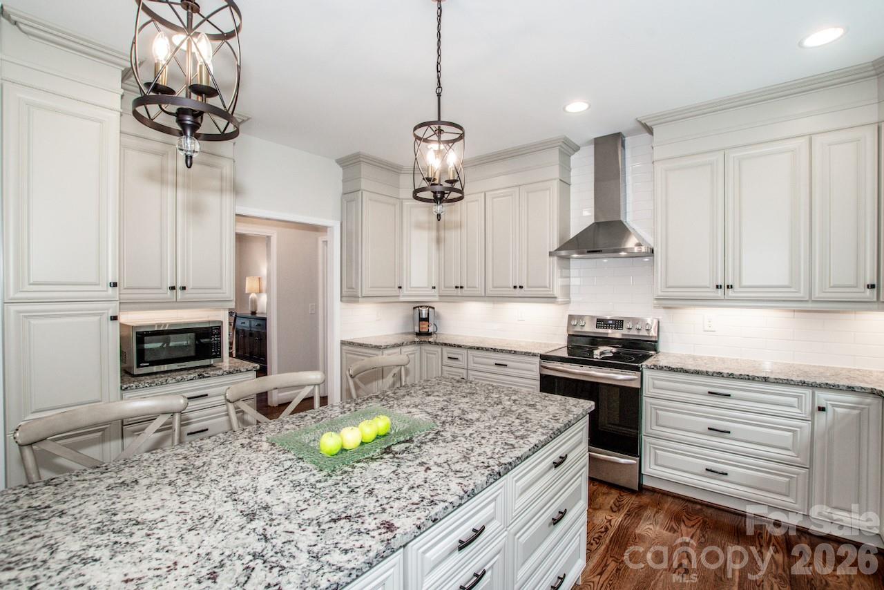 3211 Oakdale Road — Charlotte