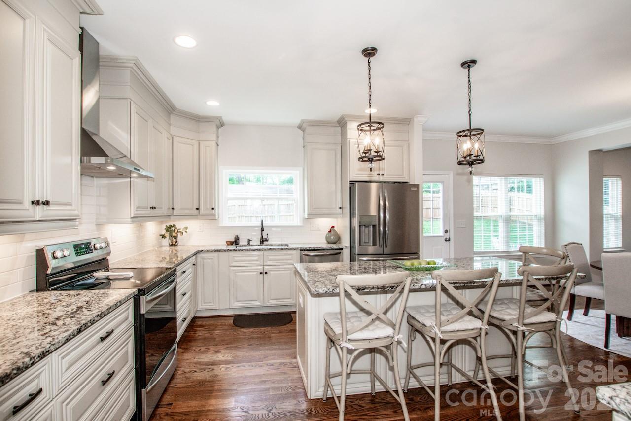 3211 Oakdale Road — Charlotte