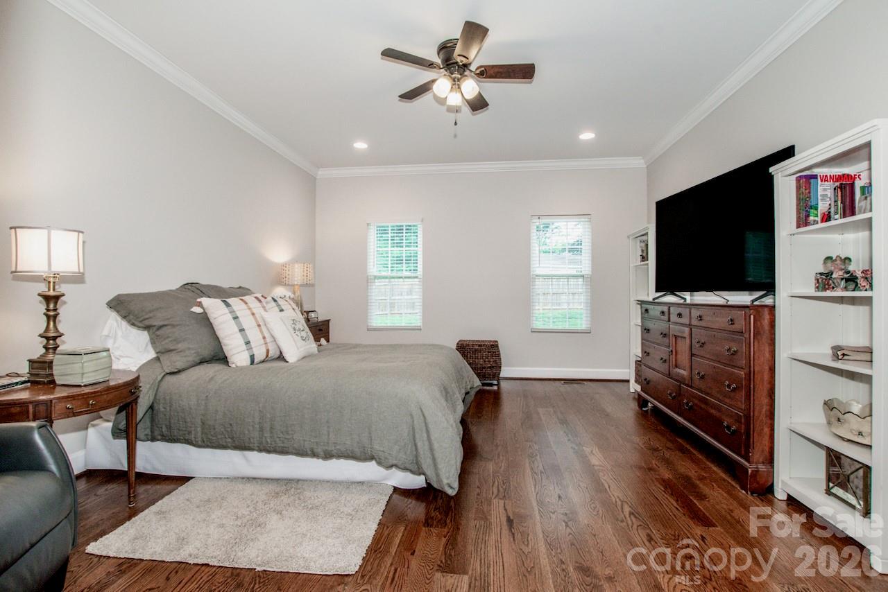 3211 Oakdale Road — Charlotte