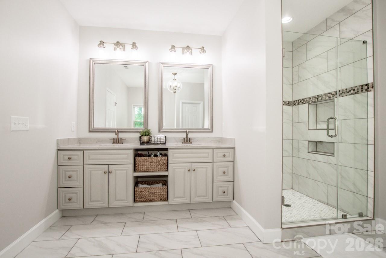 3211 Oakdale Road — Charlotte