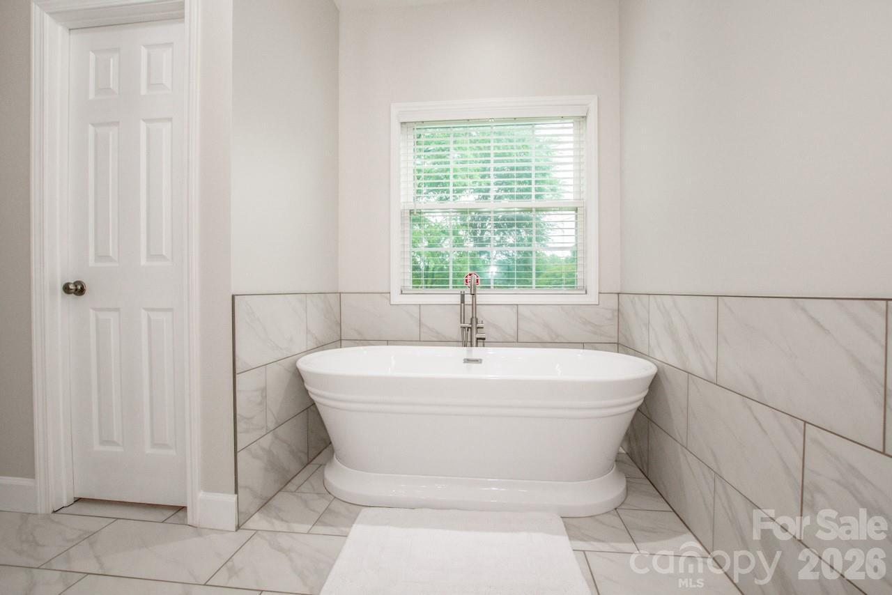 3211 Oakdale Road — Charlotte