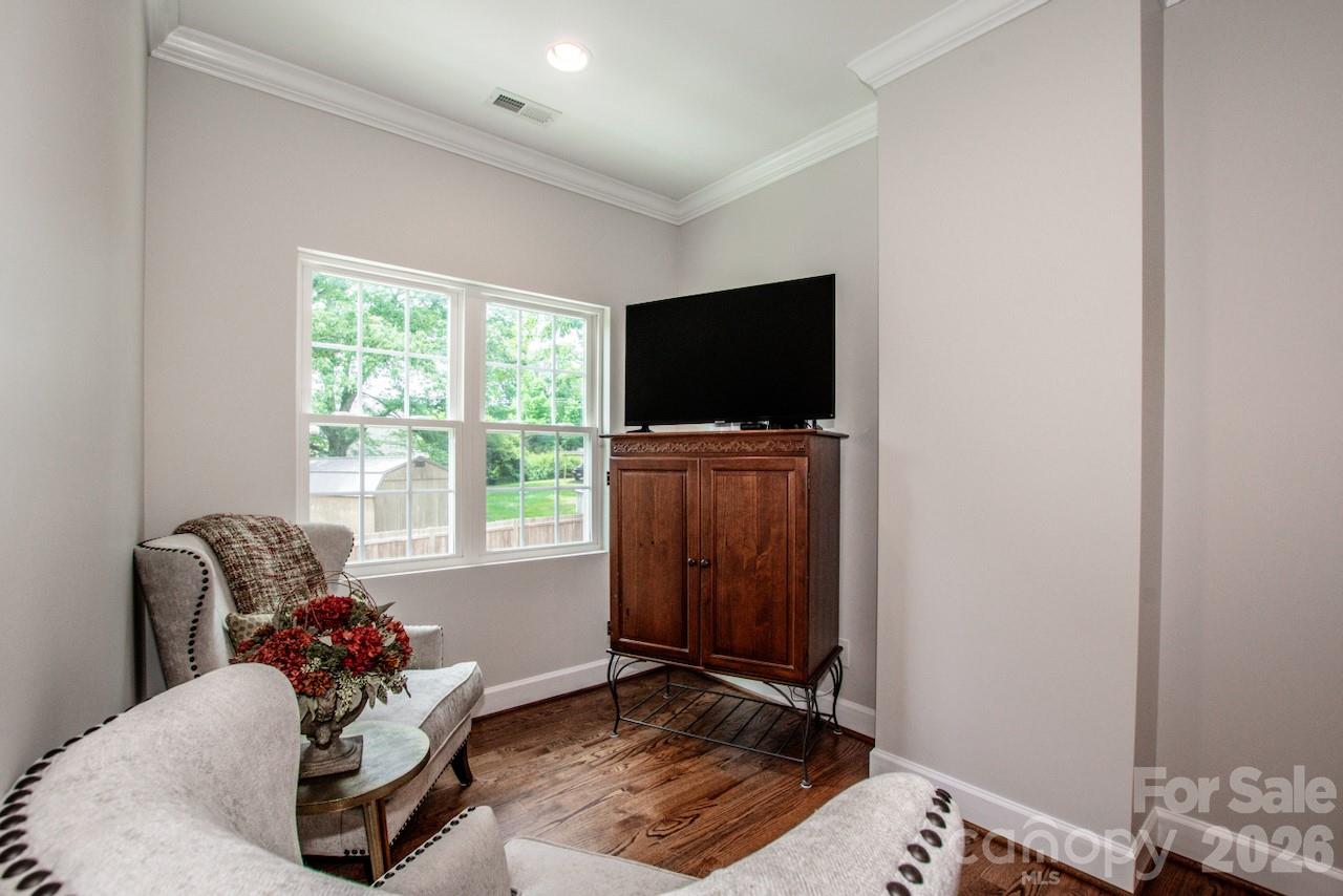 3211 Oakdale Road — Charlotte
