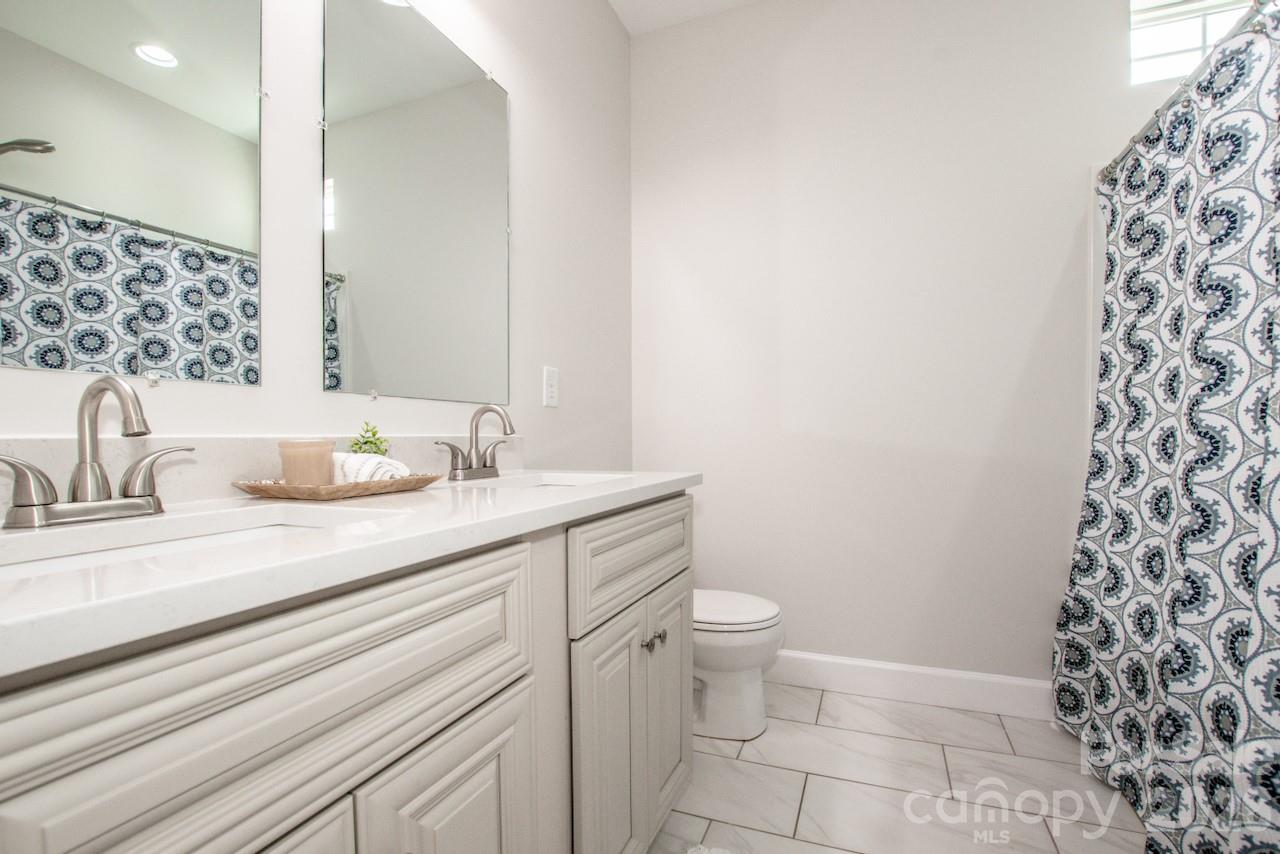 3211 Oakdale Road — Charlotte