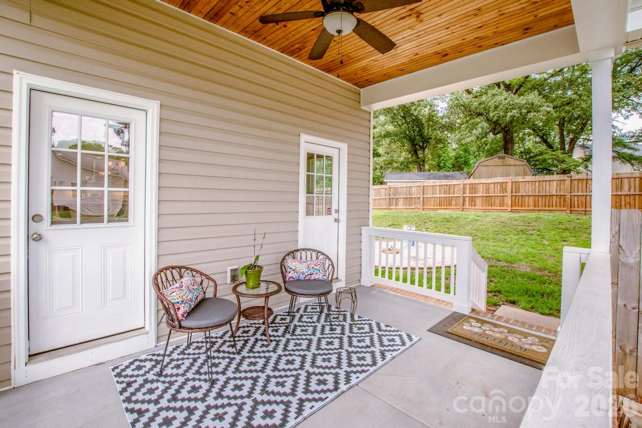 3211 Oakdale Road — Charlotte