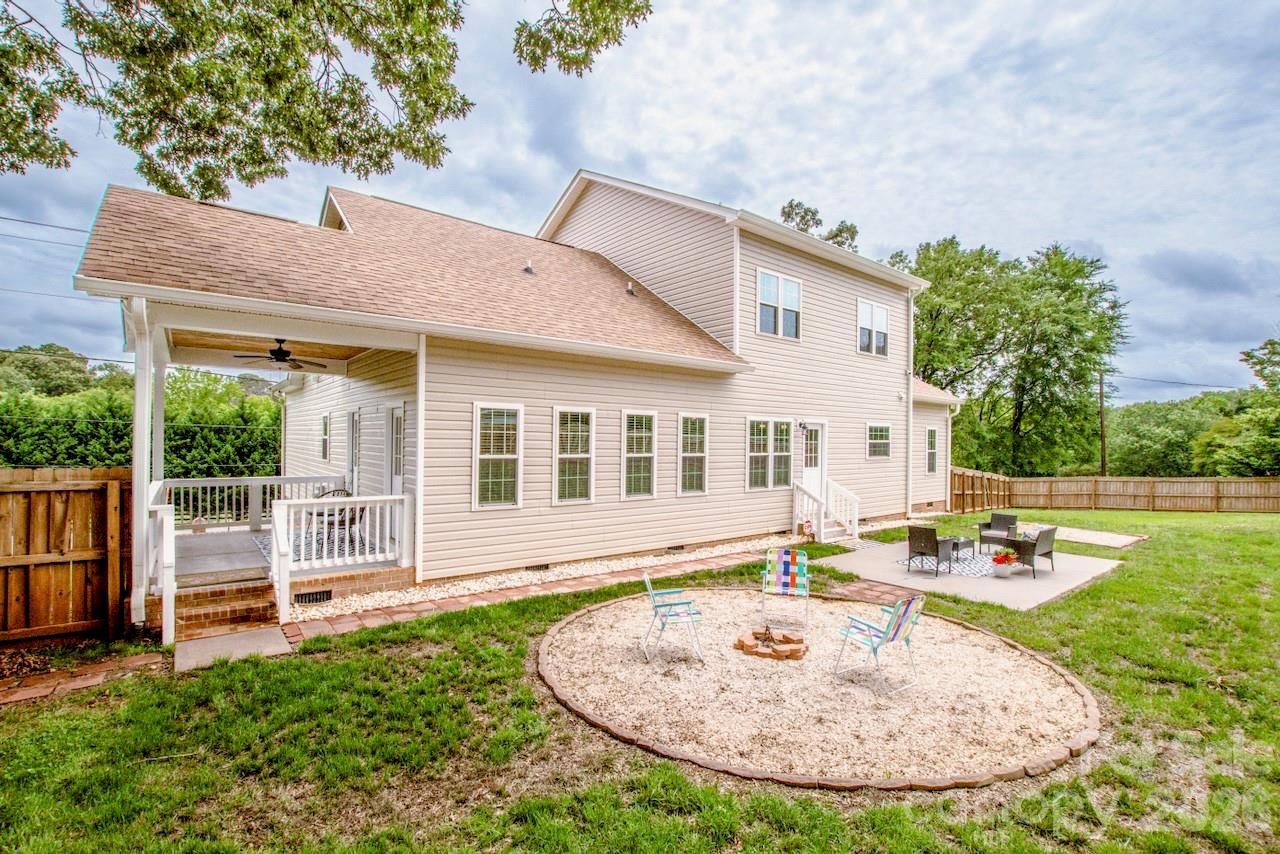 3211 Oakdale Road — Charlotte