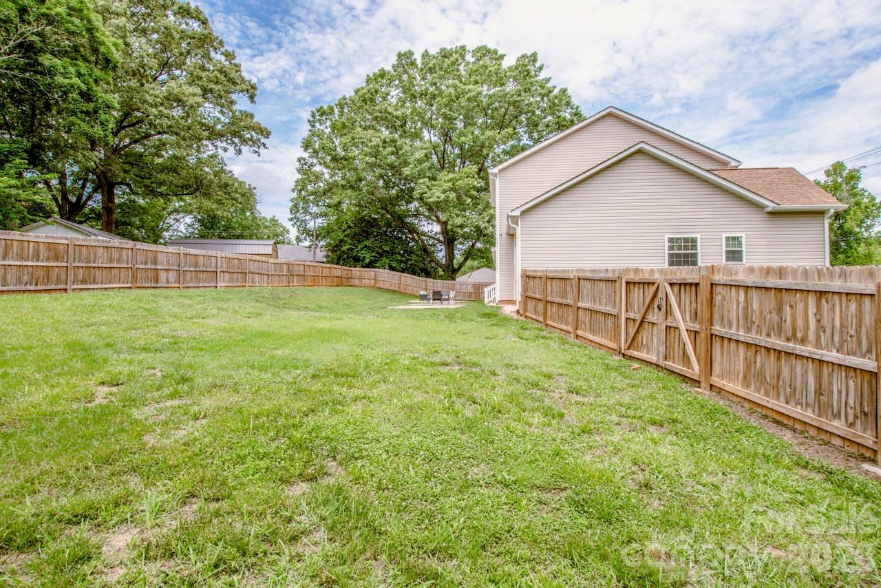3211 Oakdale Road — Charlotte