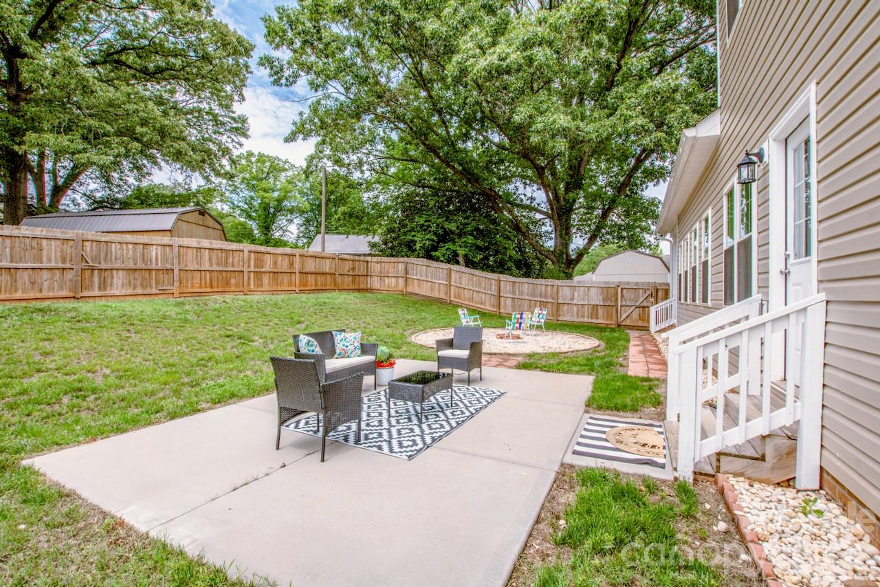3211 Oakdale Road — Charlotte