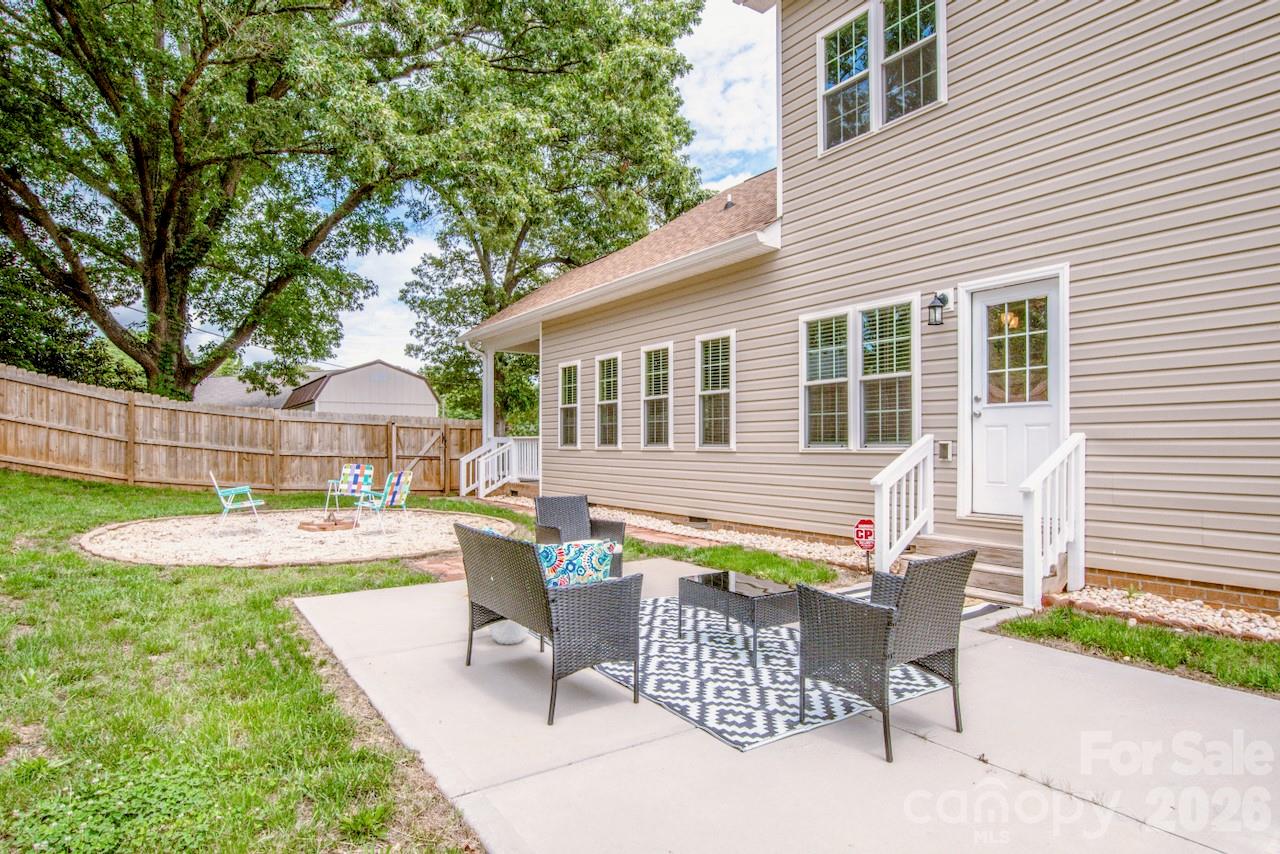3211 Oakdale Road — Charlotte