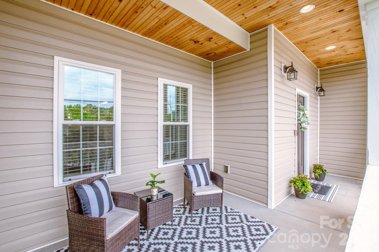 3211 Oakdale Road — Charlotte