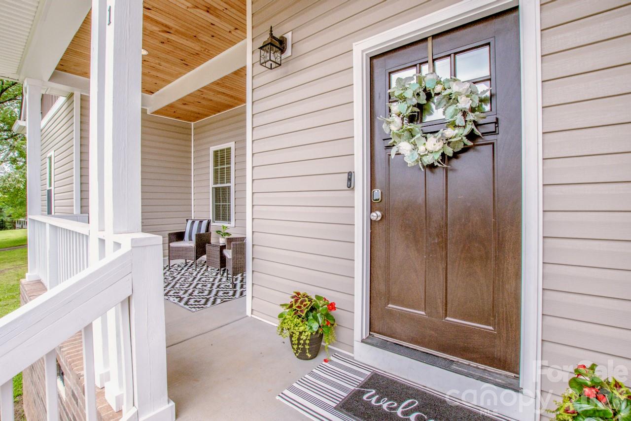 3211 Oakdale Road — Charlotte
