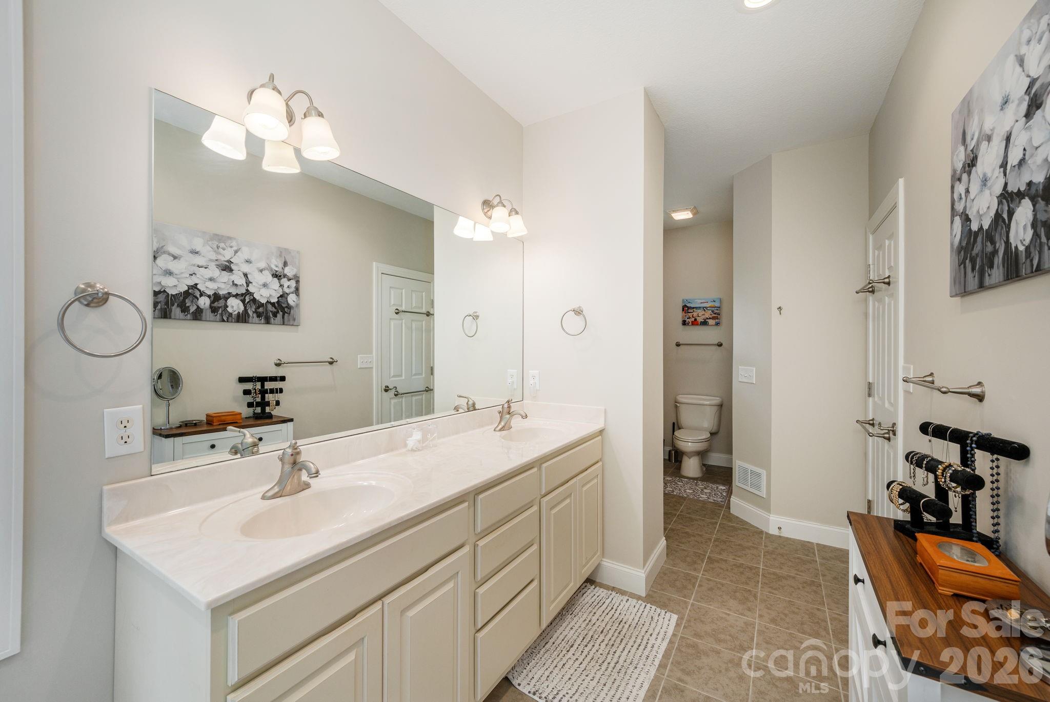 113 CHANCERY Court — Flat Rock