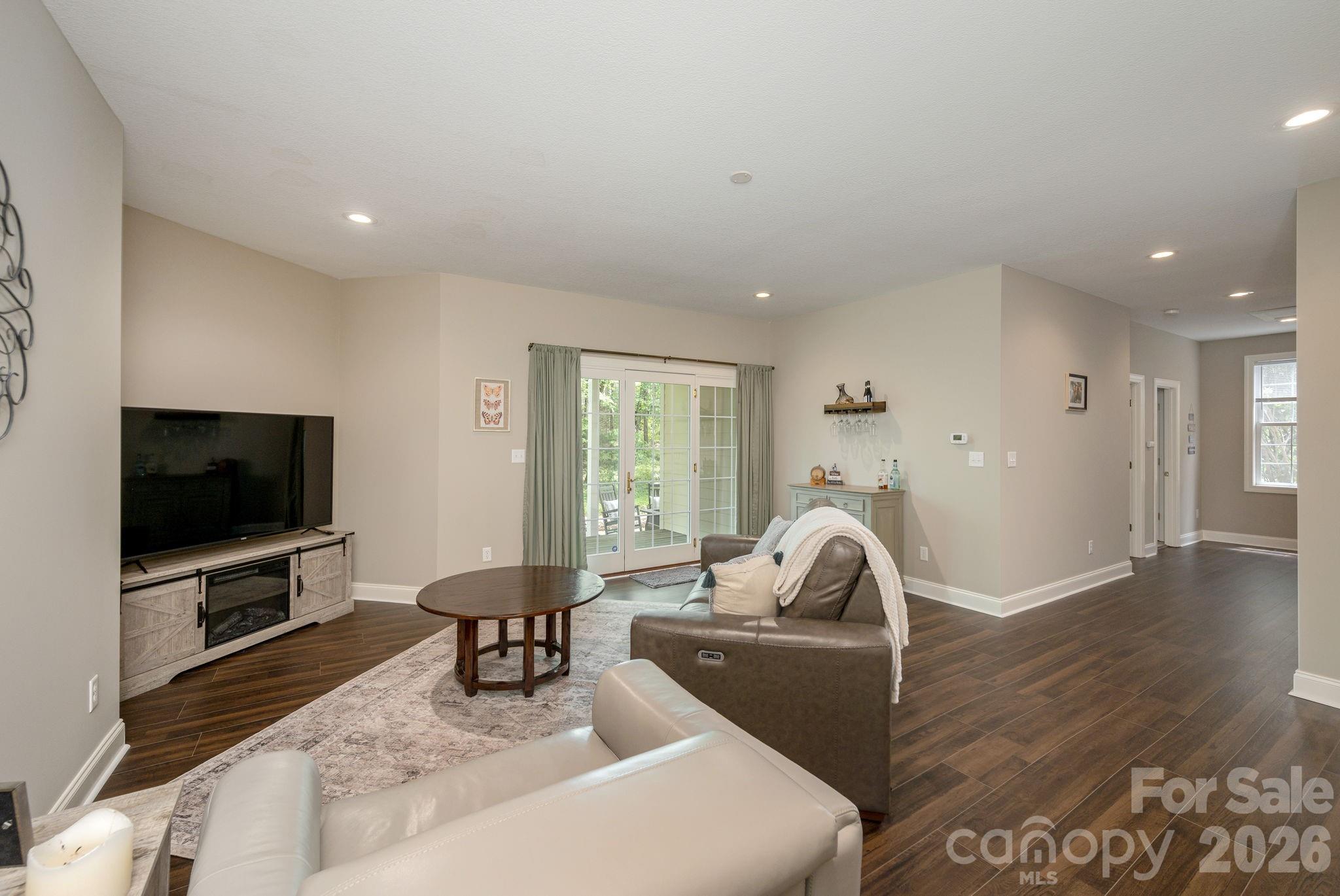 113 CHANCERY Court — Flat Rock