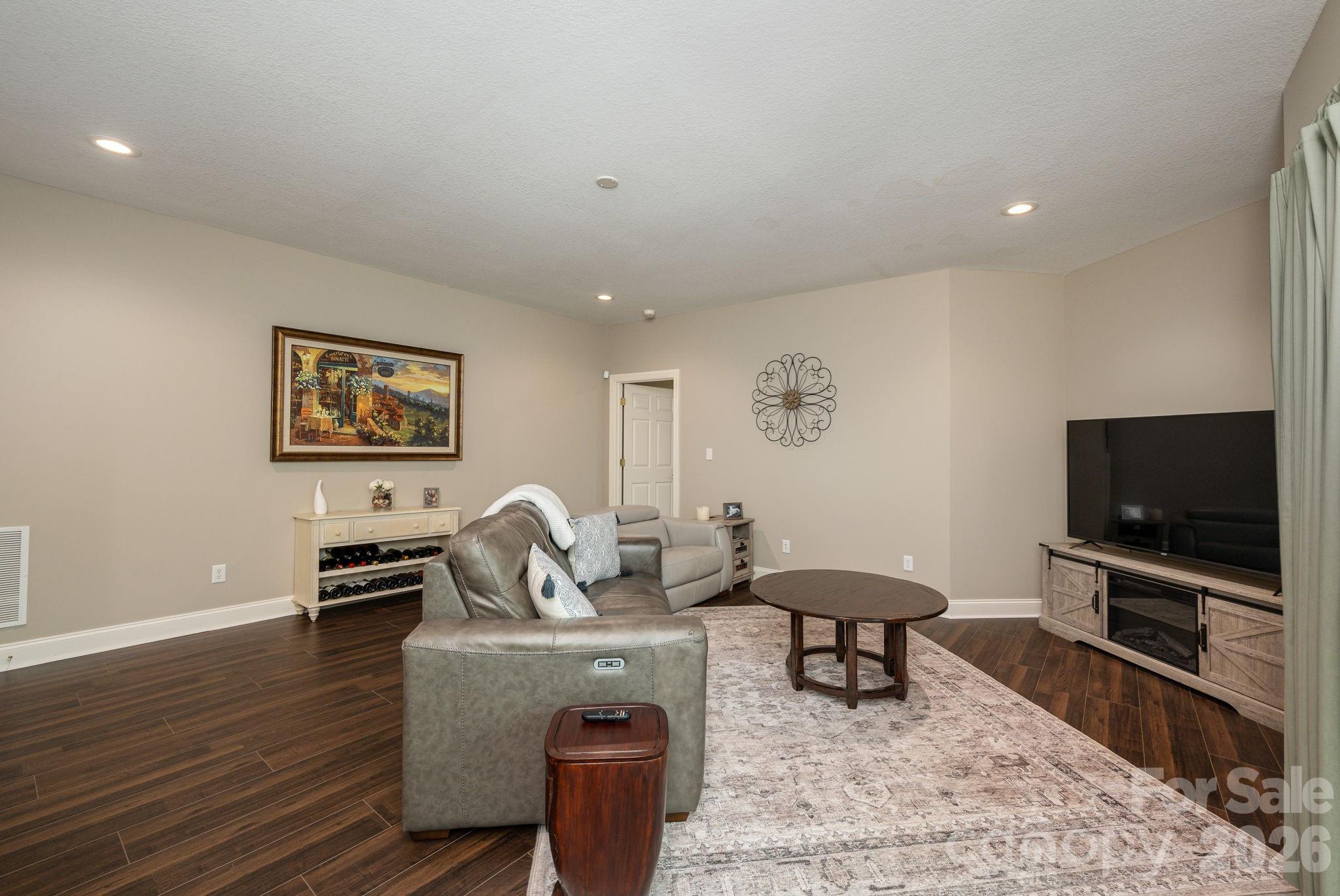 113 CHANCERY Court — Flat Rock