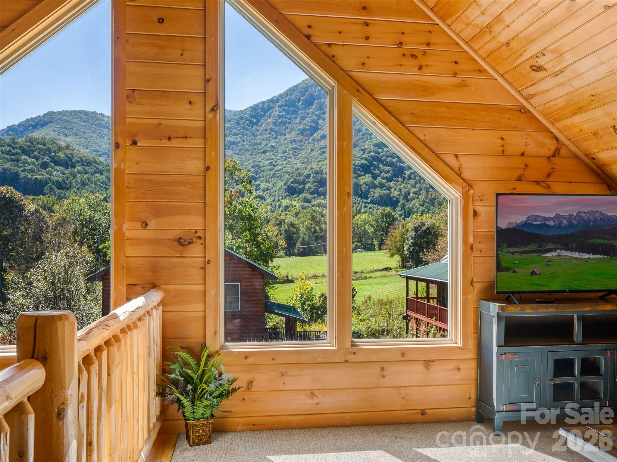 242 Panoramic Loop — Maggie Valley