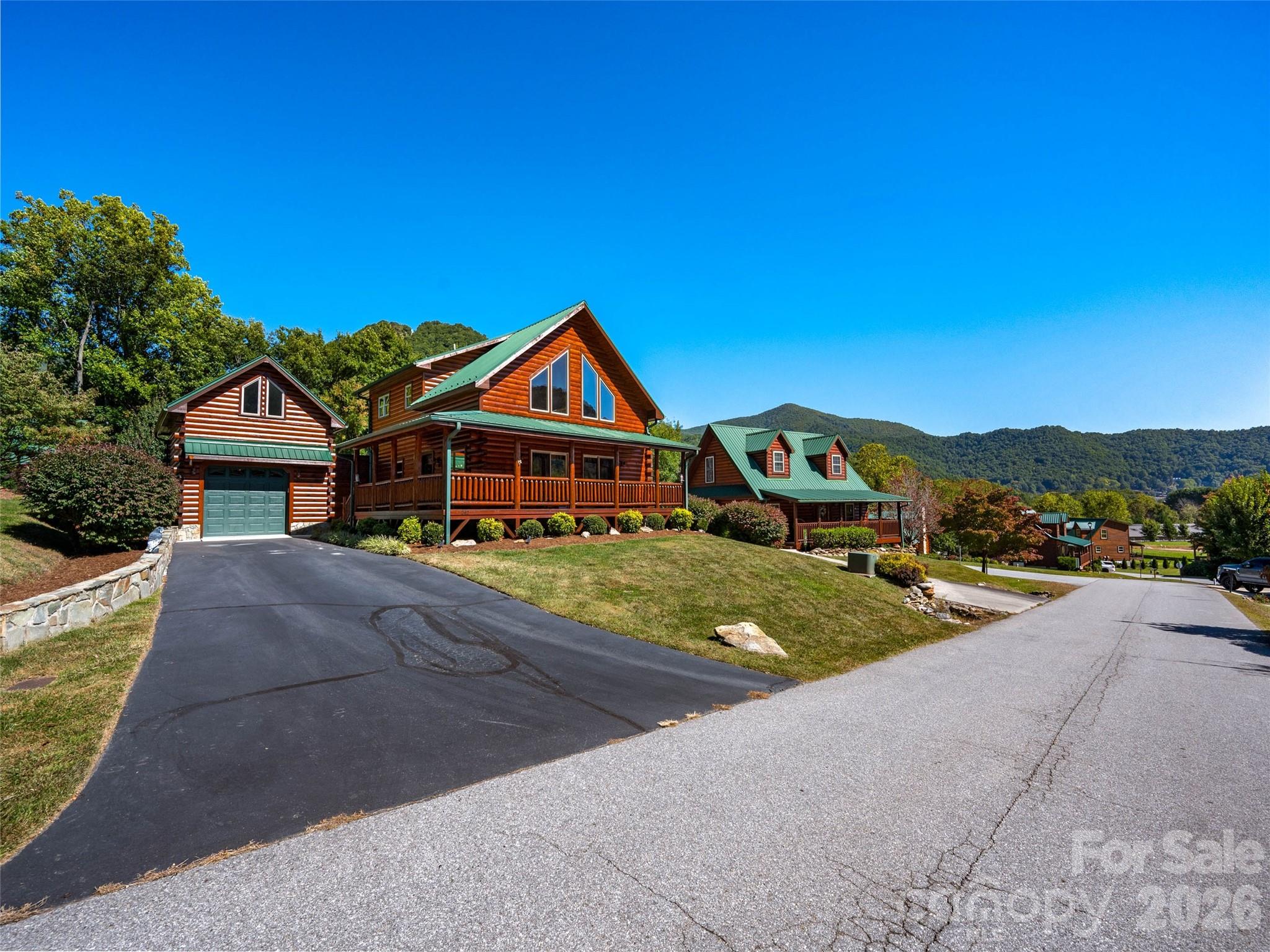 242 Panoramic Loop — Maggie Valley