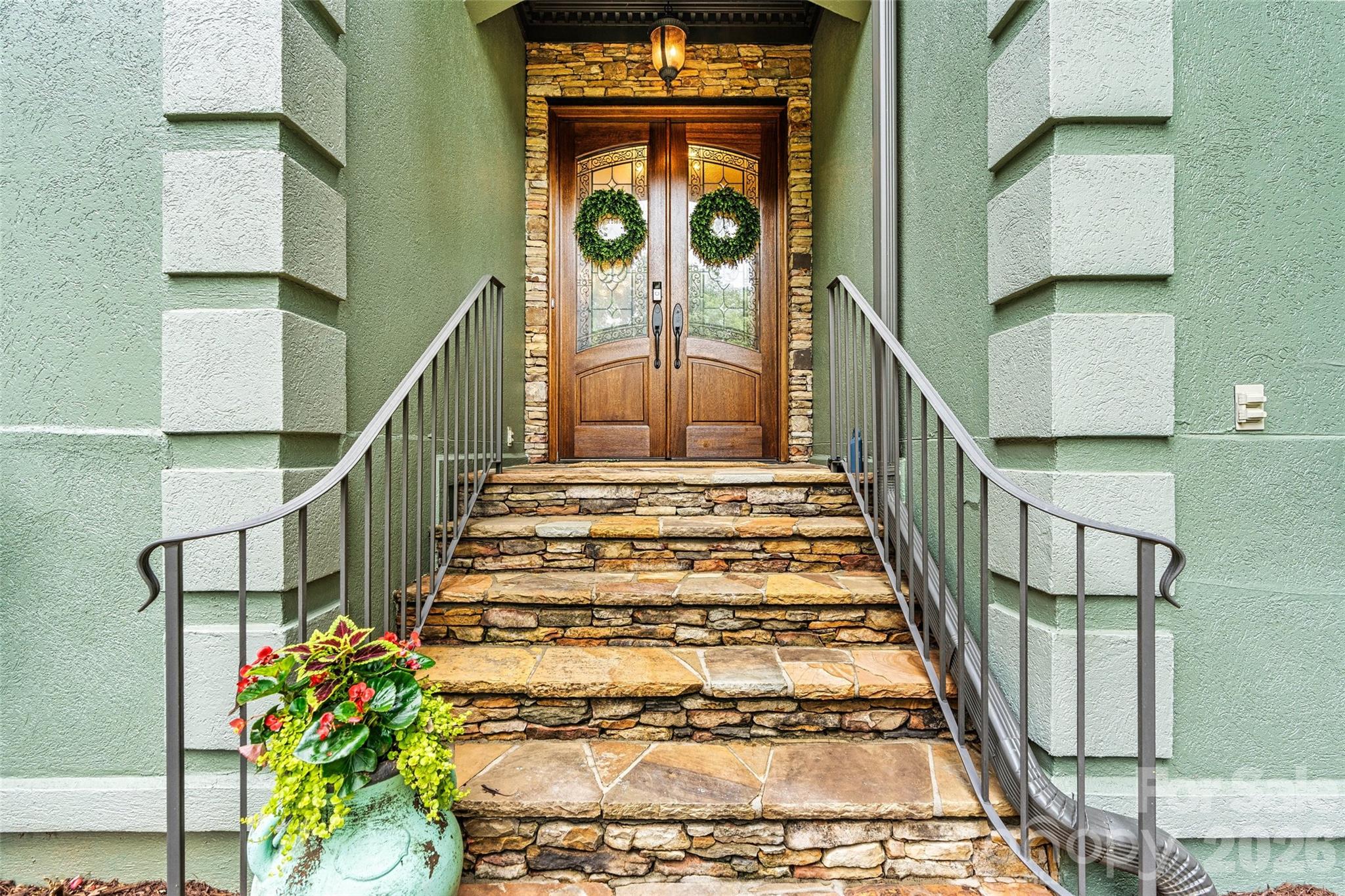 5028 Foxbriar Trail — Charlotte