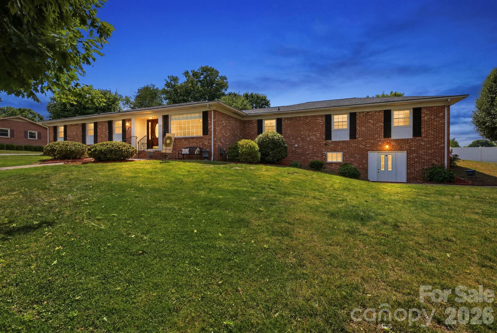 912 Briggs Street NW — Valdese