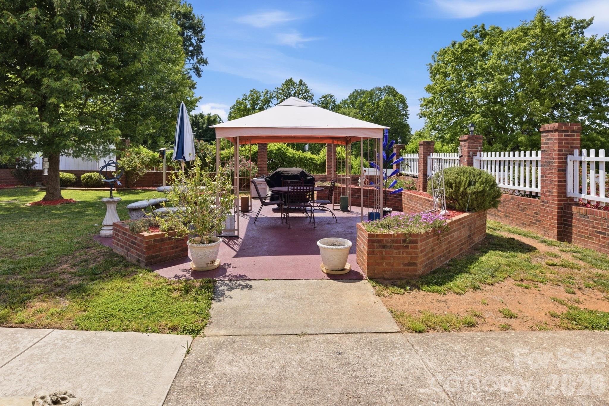 912 Briggs Street NW — Valdese