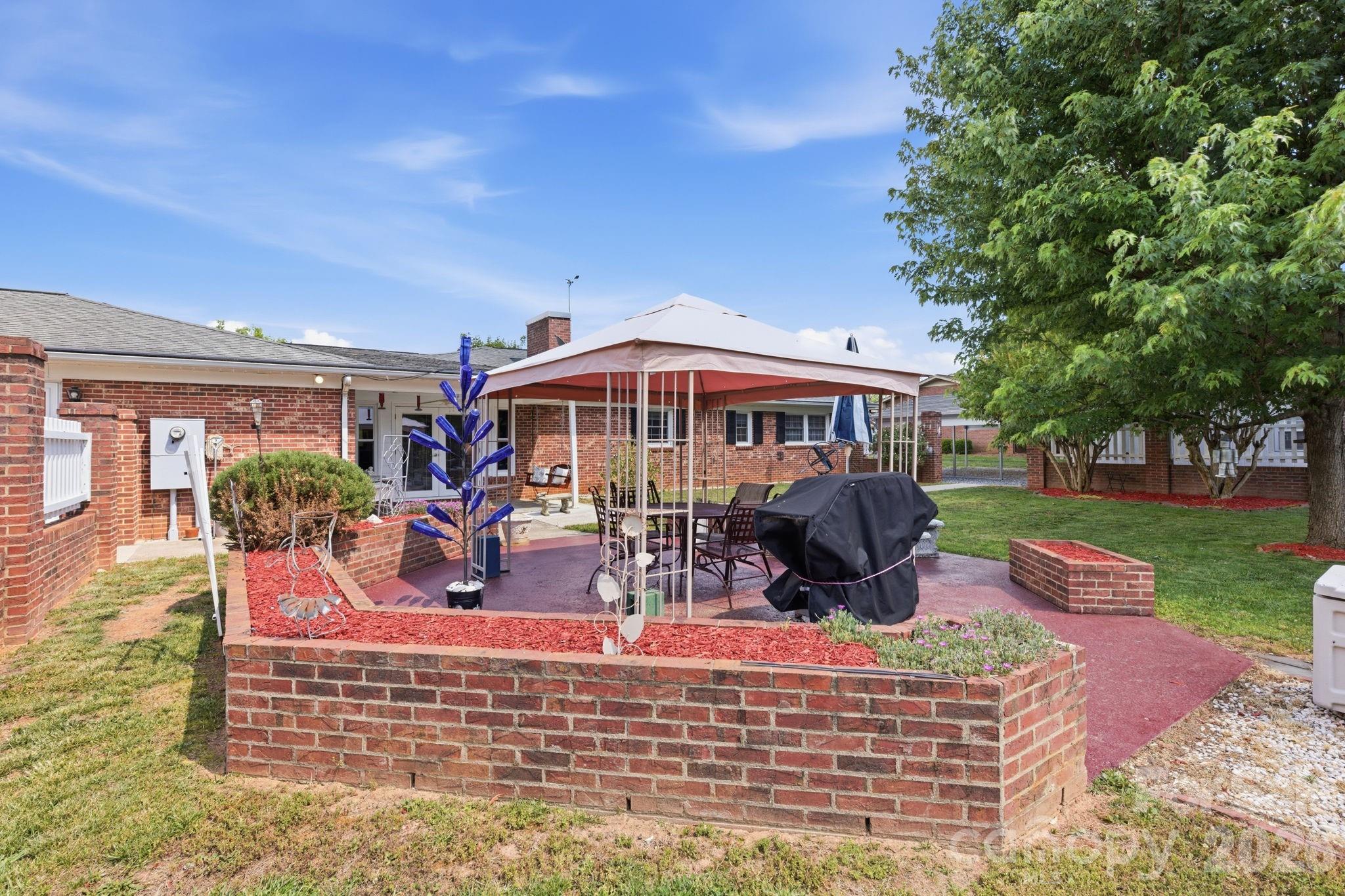 912 Briggs Street NW — Valdese