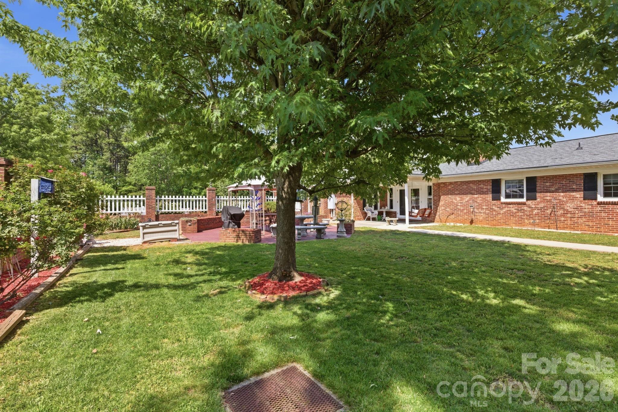 912 Briggs Street NW — Valdese
