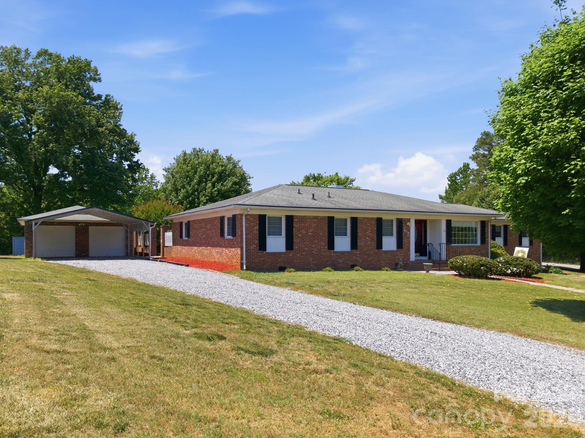 912 Briggs Street NW — Valdese