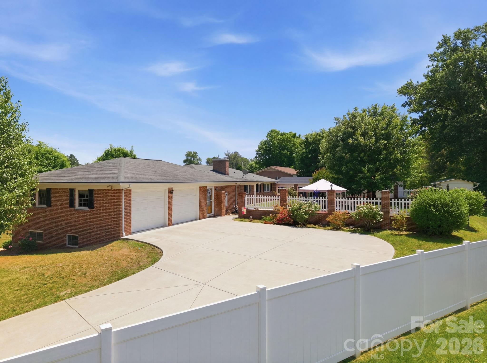 912 Briggs Street NW — Valdese