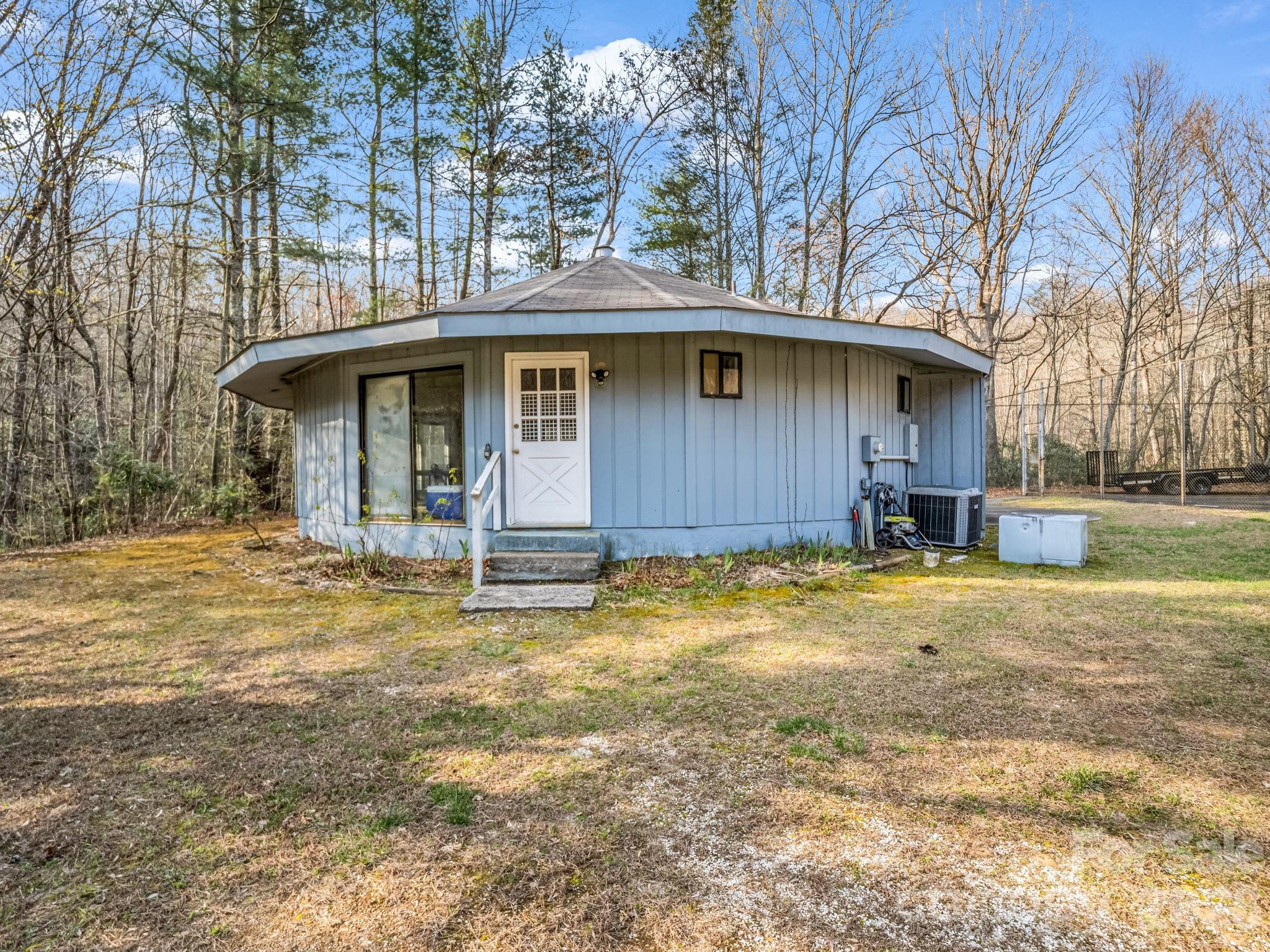 737 Melrose Mountain Road — Tryon
