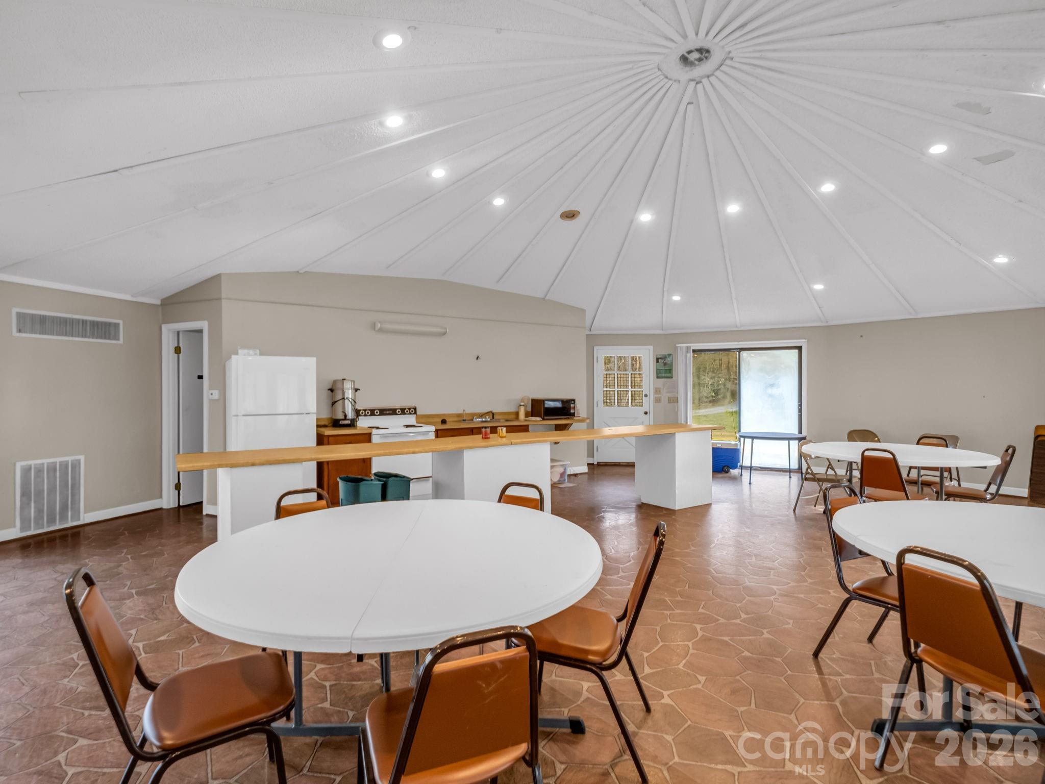 737 Melrose Mountain Road — Tryon