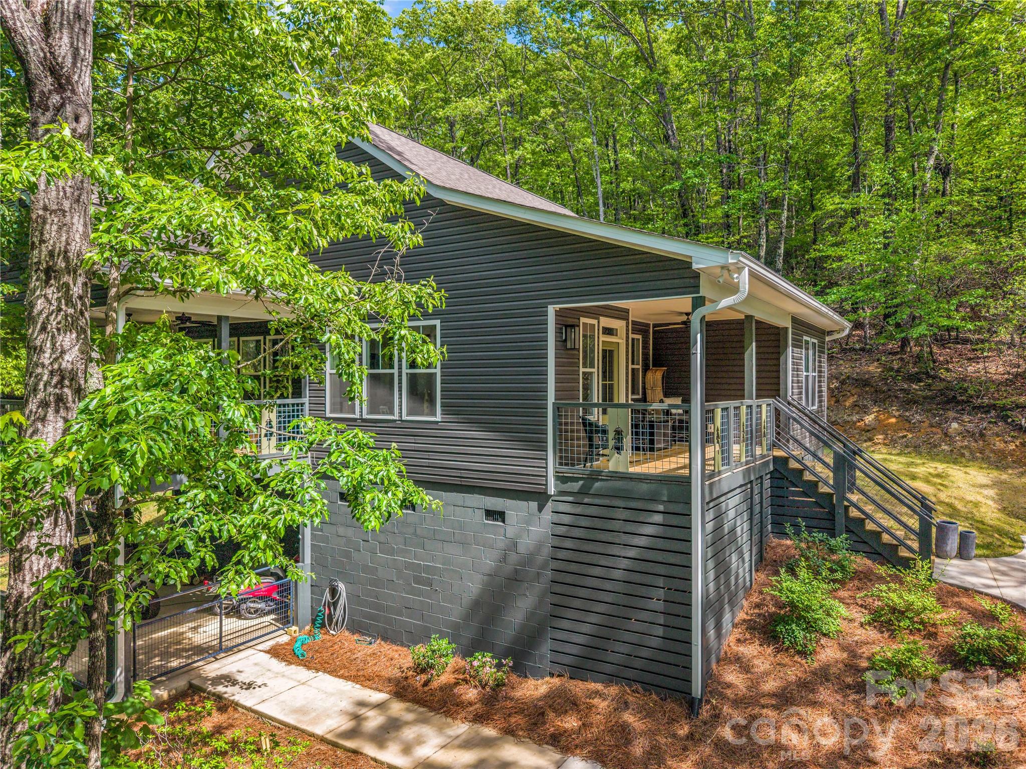 737 Melrose Mountain Road — Tryon