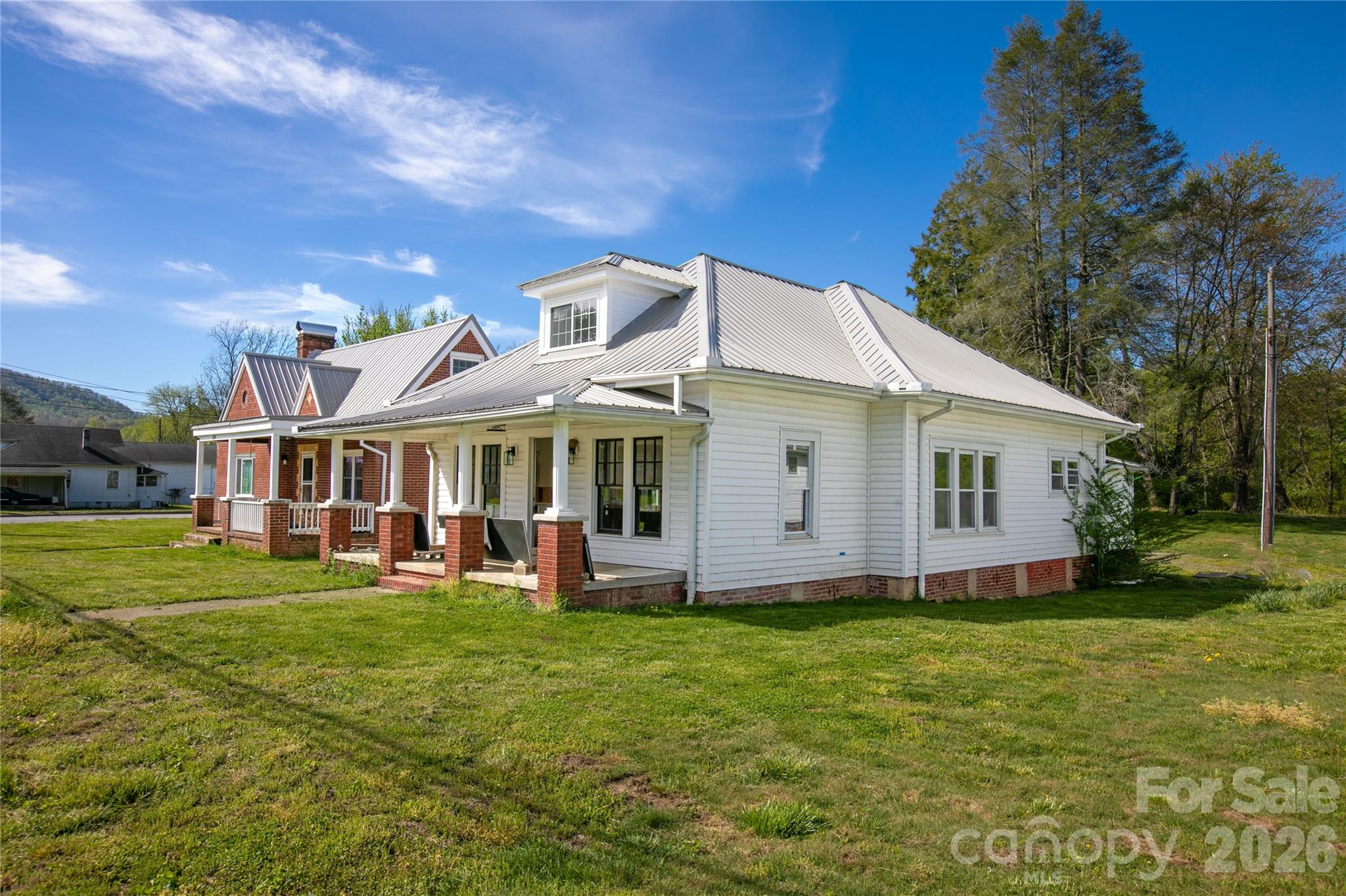 220 Main Street — Rosman