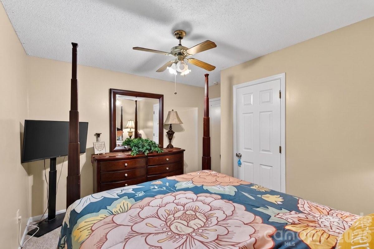 634 Hillcrest Drive #6 — Shelby