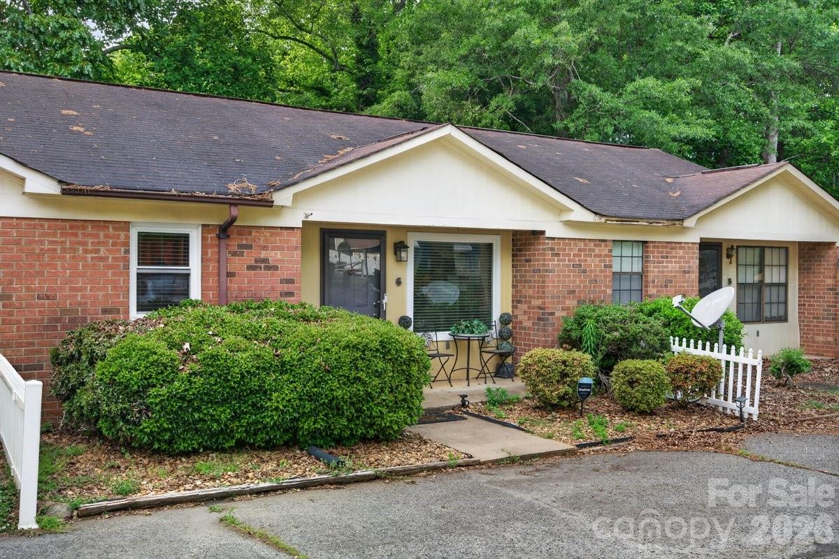 634 Hillcrest Drive #6 — Shelby