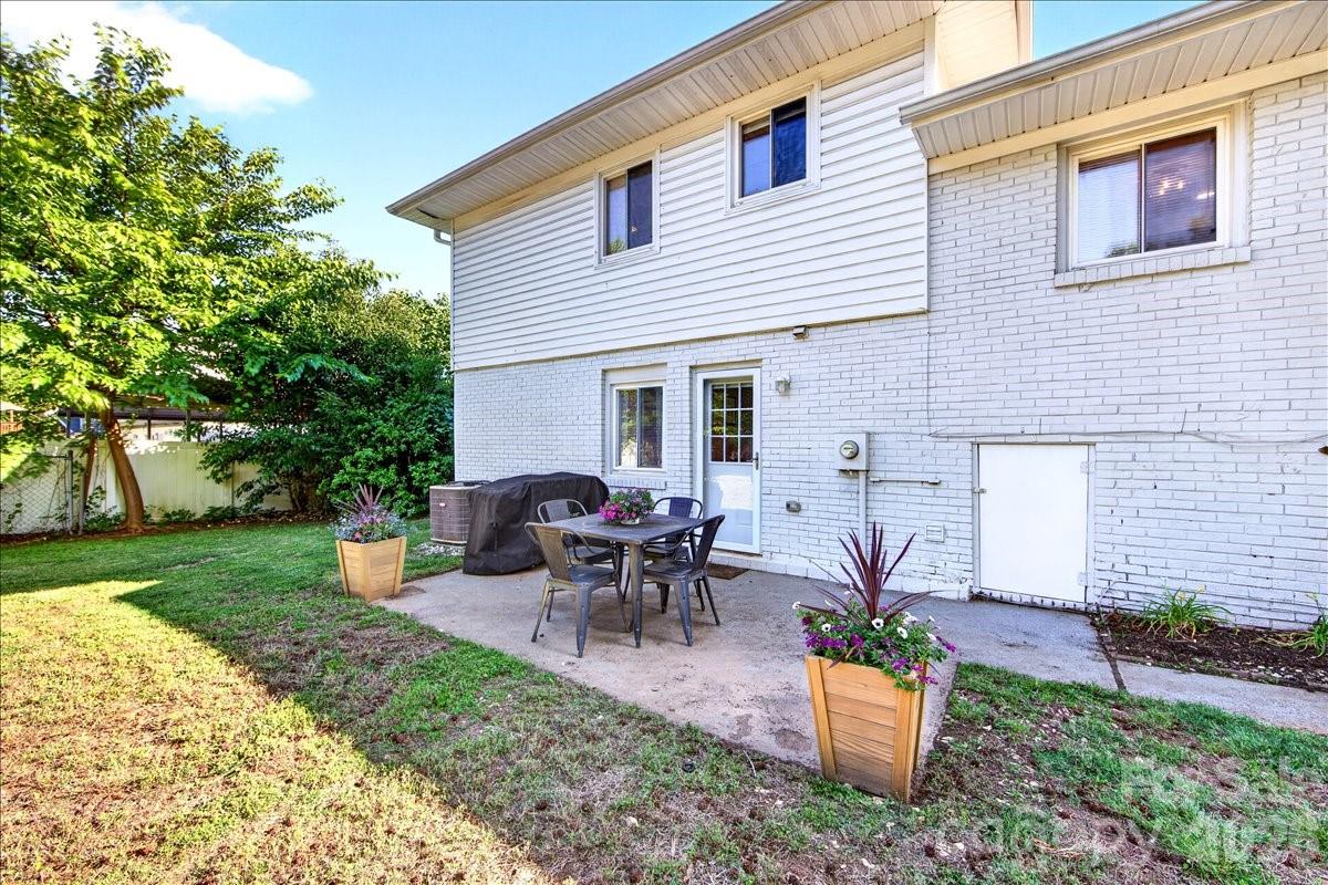 5907 Bluebonnet Road — Charlotte