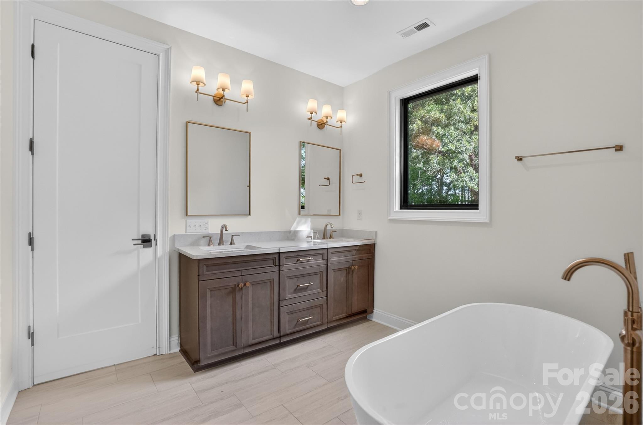 421 W Cama Street — Charlotte