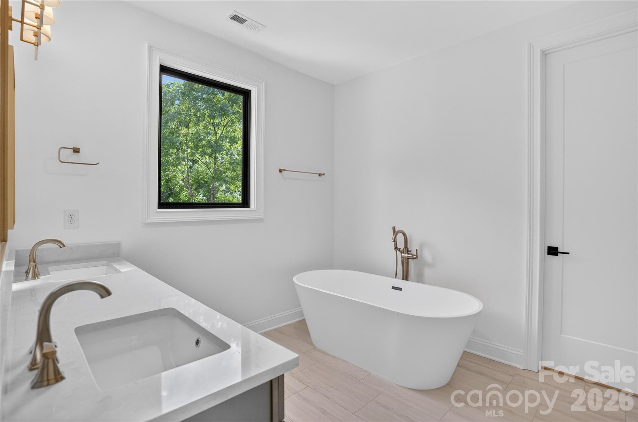 421 W Cama Street — Charlotte