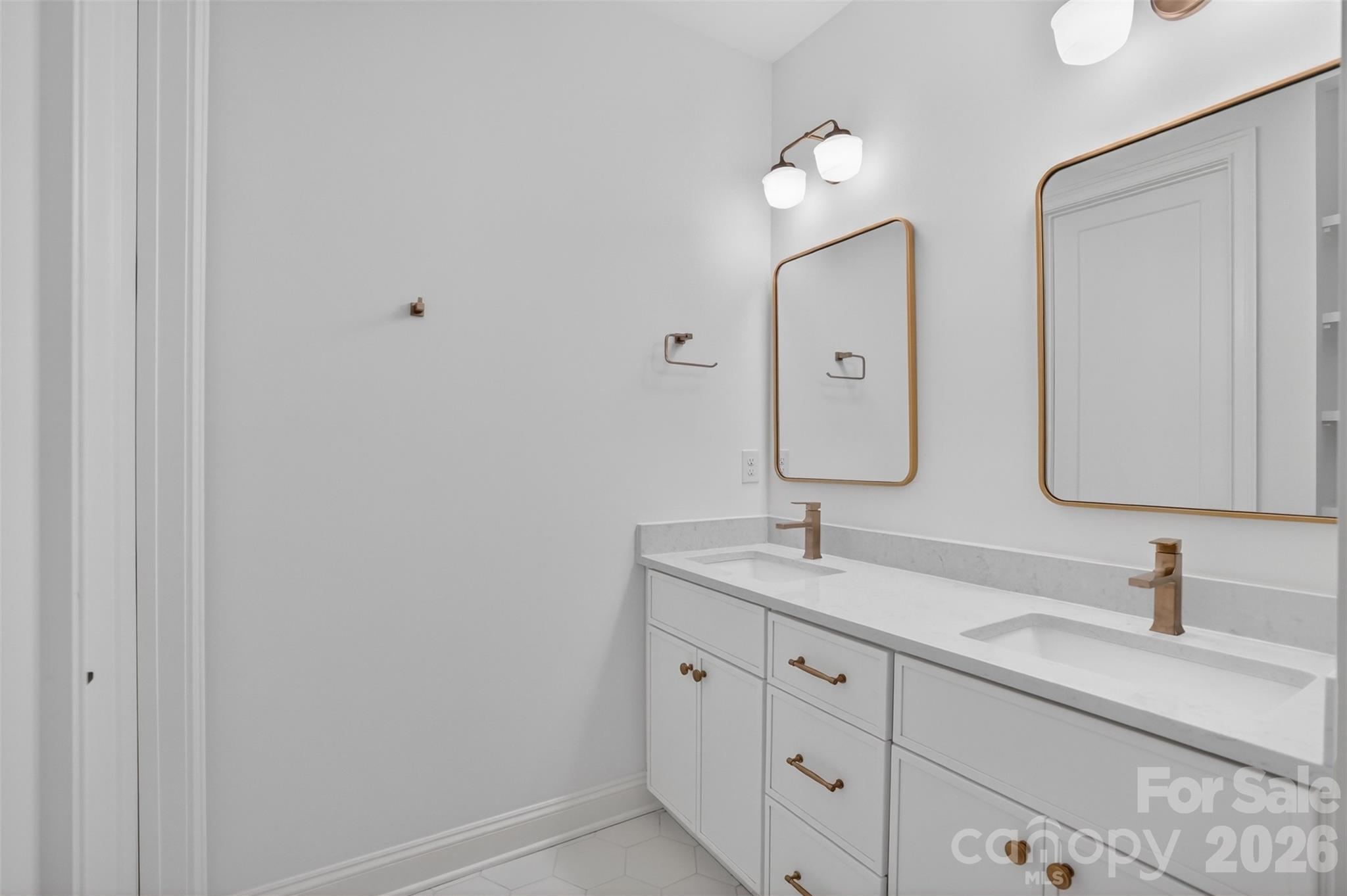 421 W Cama Street — Charlotte