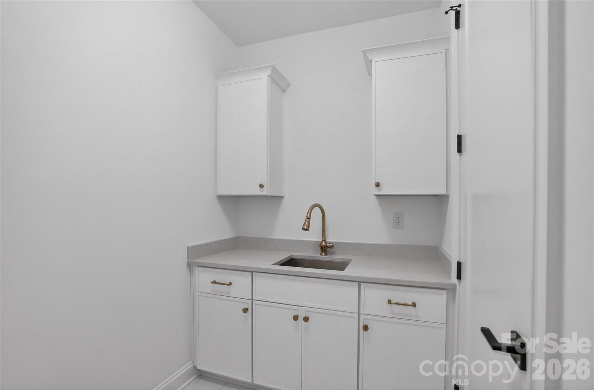 421 W Cama Street — Charlotte