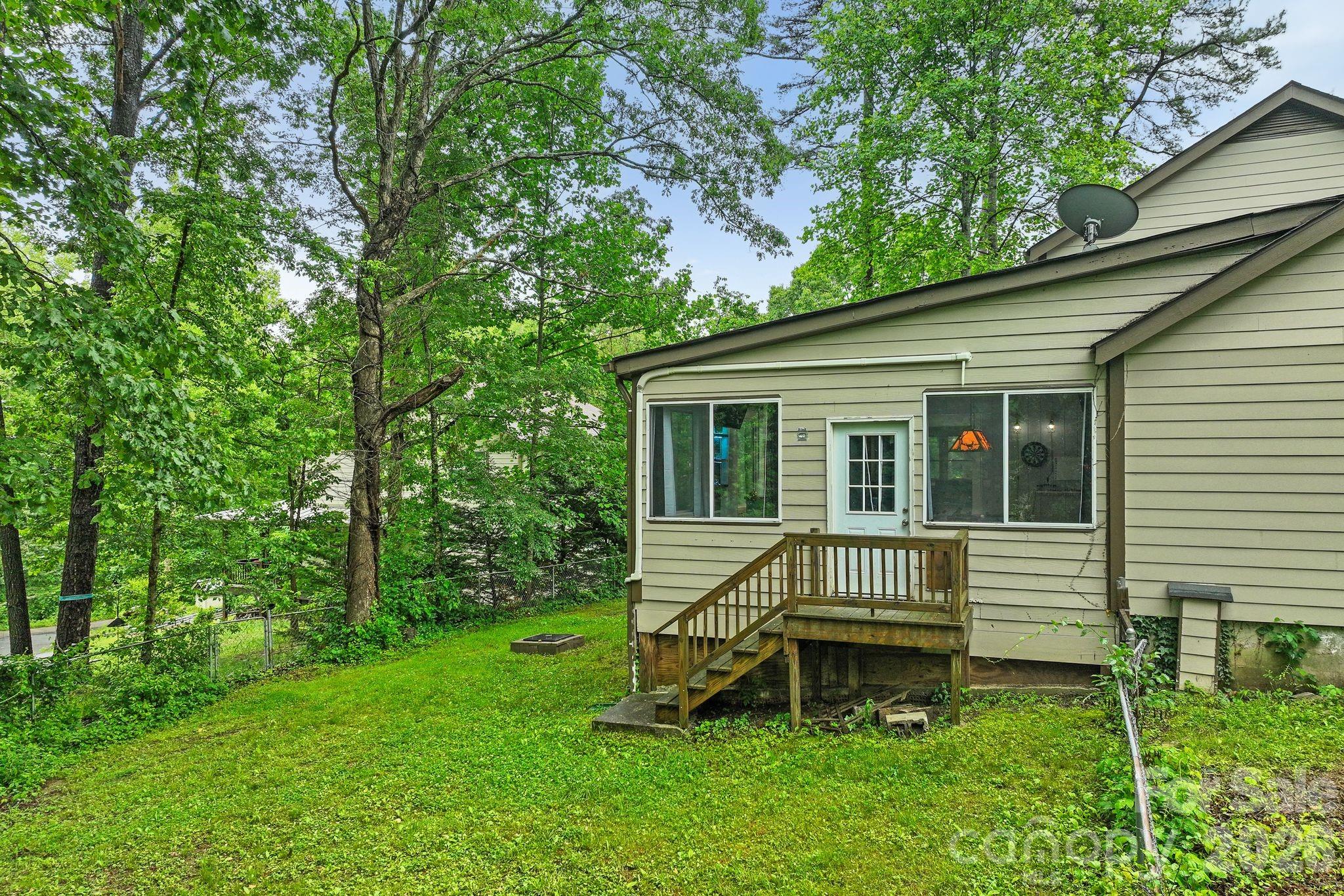 4 Beechwood Lakes Drive — Hendersonville