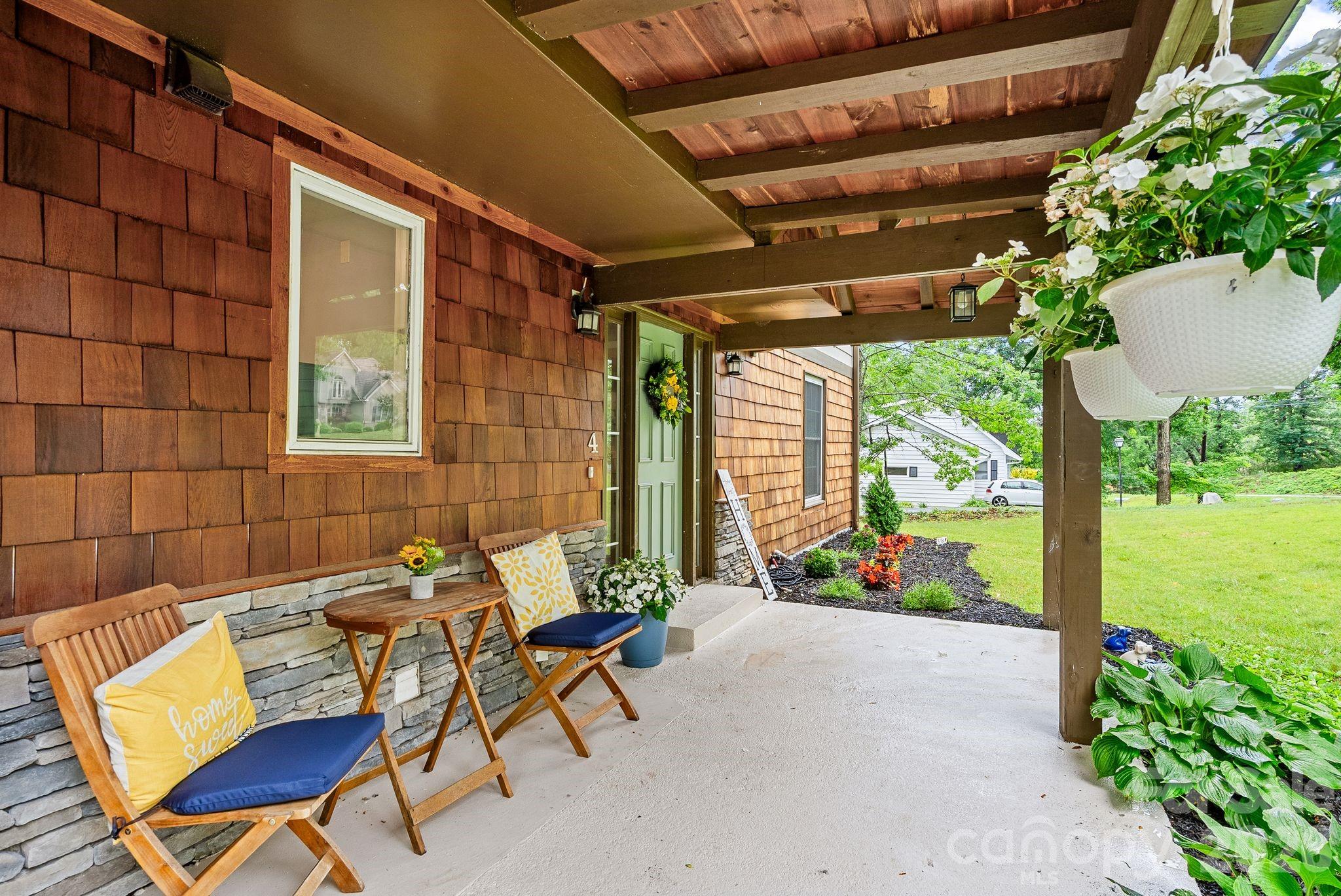 4 Beechwood Lakes Drive — Hendersonville