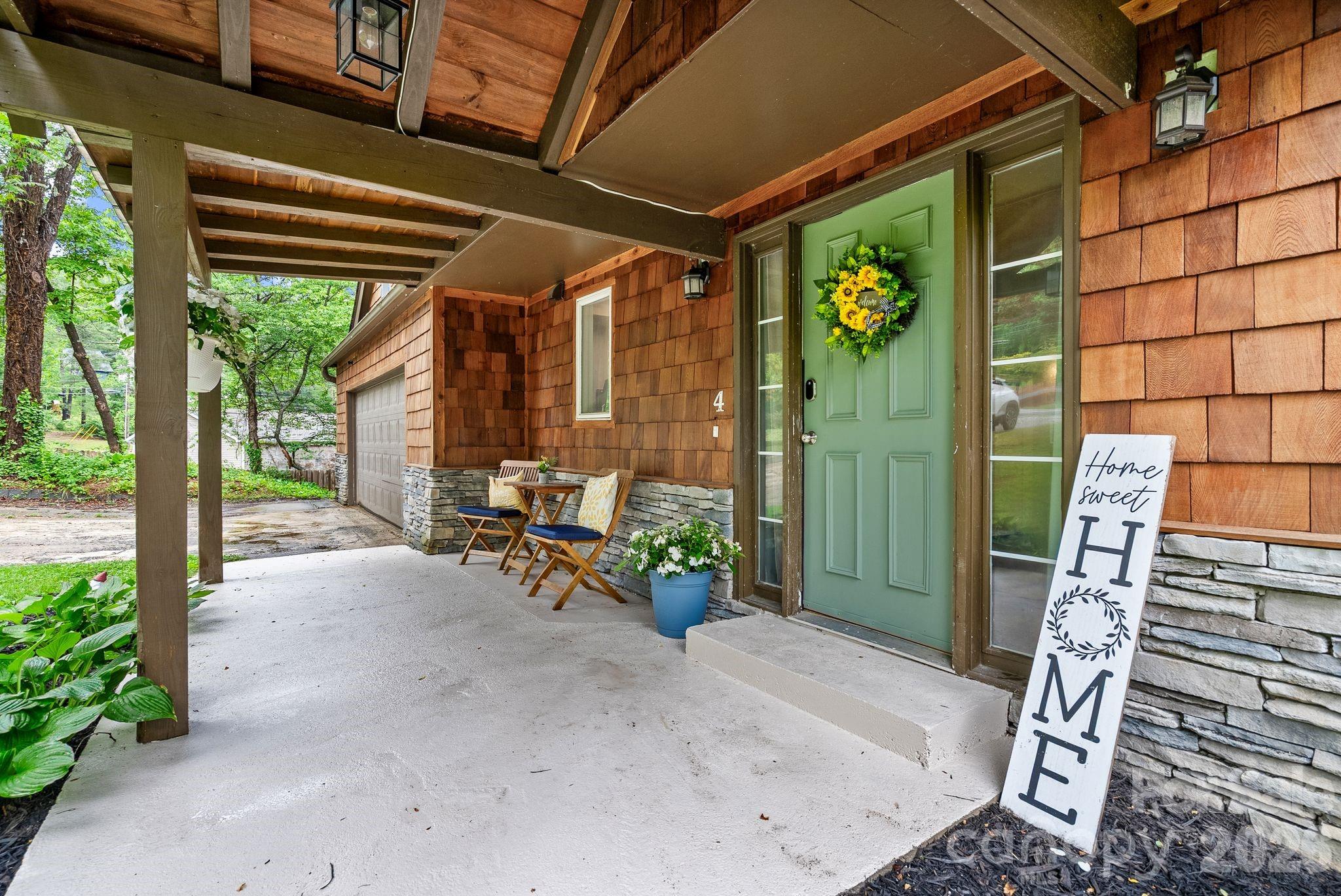 4 Beechwood Lakes Drive — Hendersonville