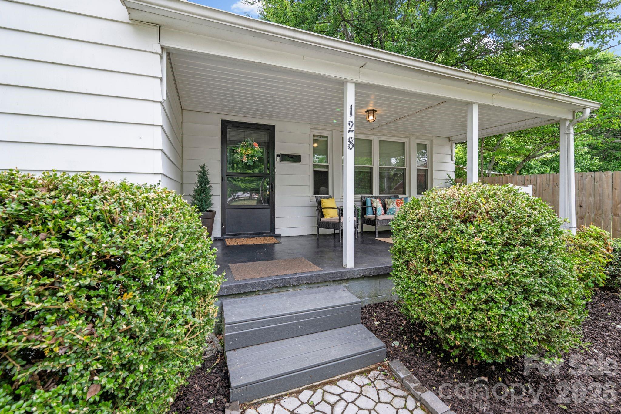 128 Avon Street — Mocksville