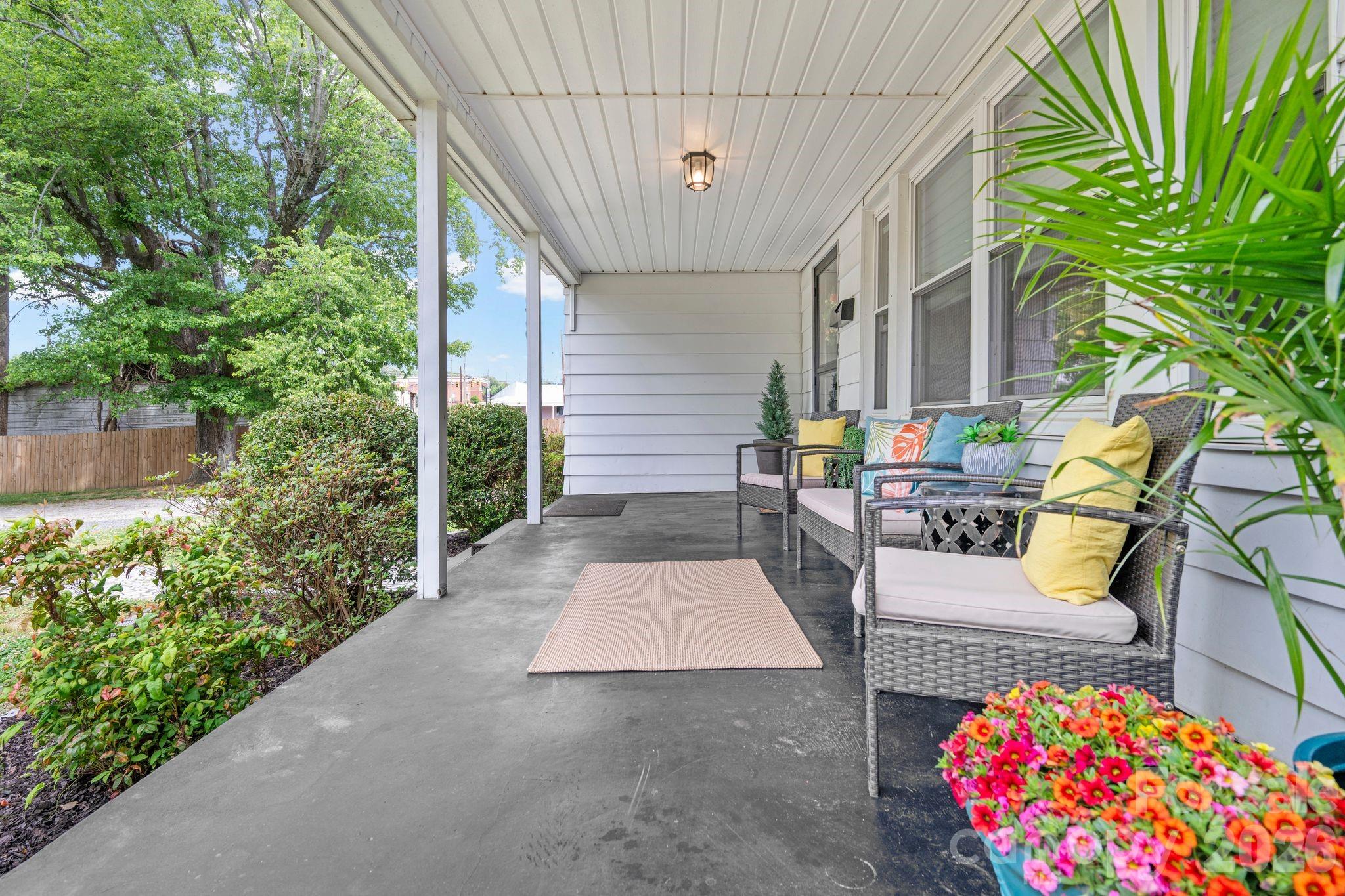 128 Avon Street — Mocksville