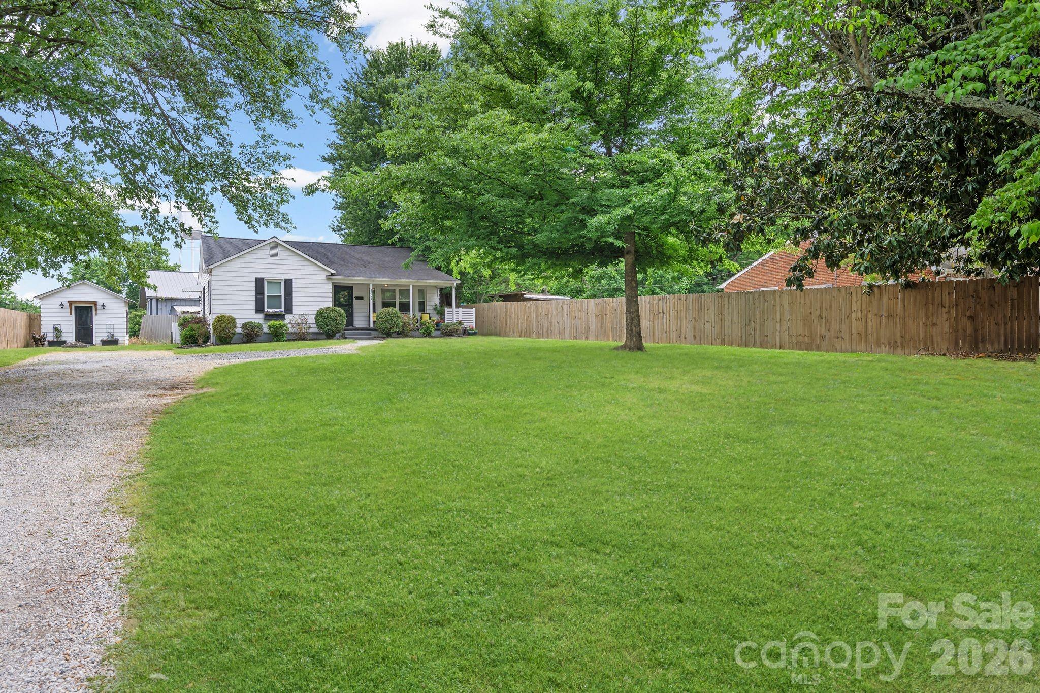 128 Avon Street — Mocksville