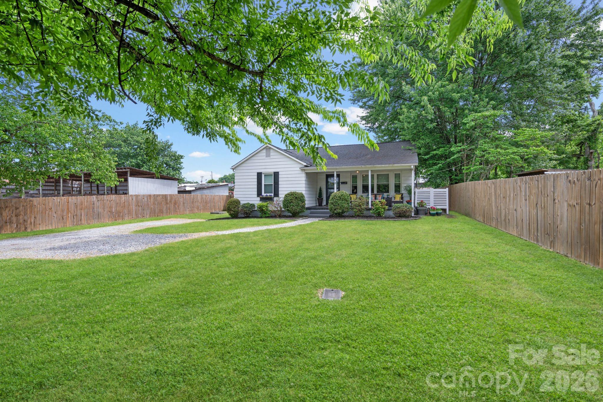 128 Avon Street — Mocksville