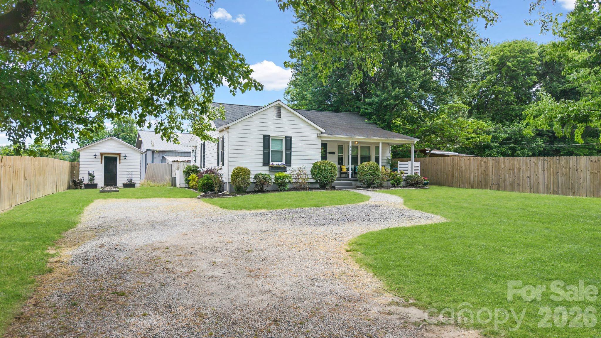 128 Avon Street — Mocksville