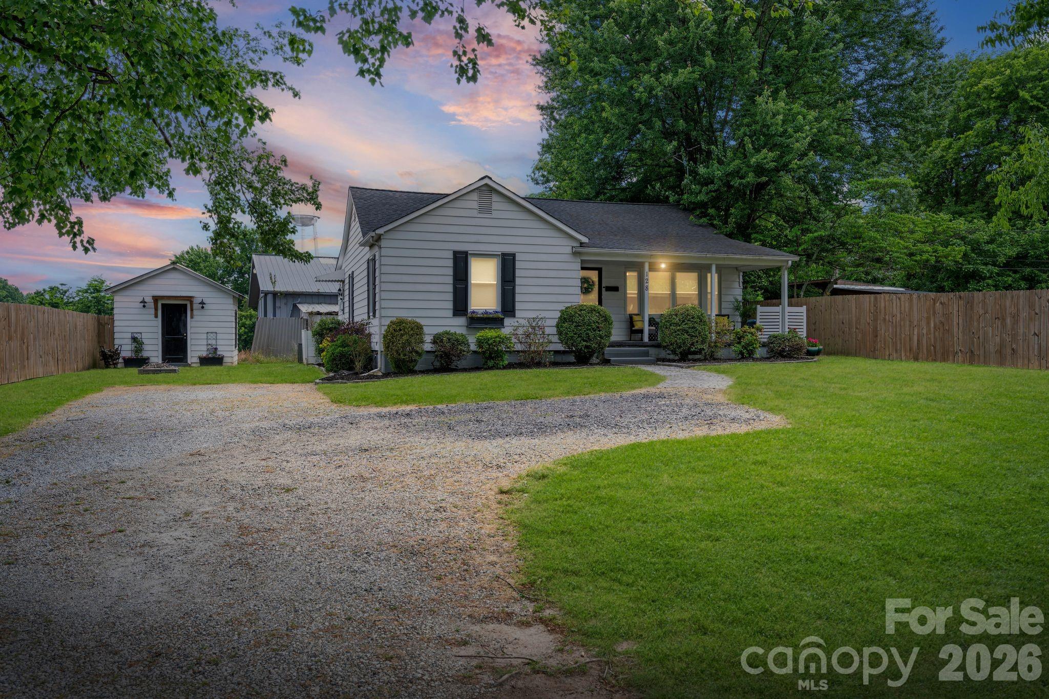 128 Avon Street — Mocksville